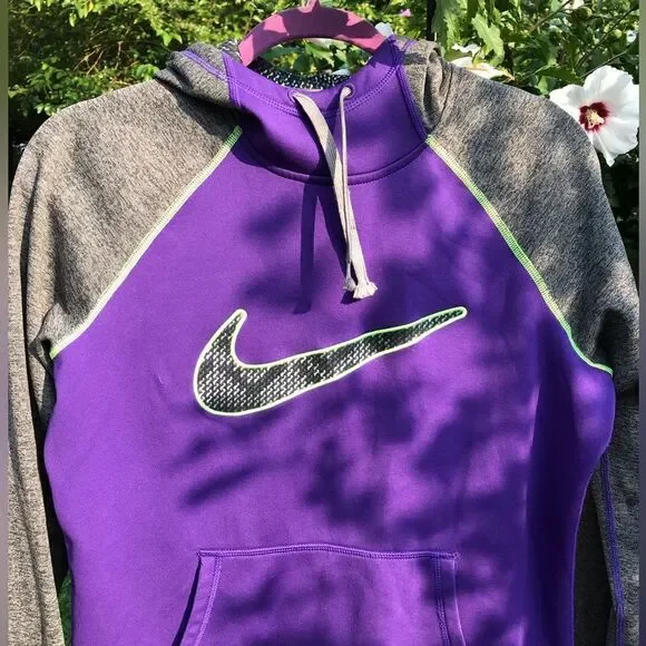 Women’s Nike Hoodie - Picture 3 of 10